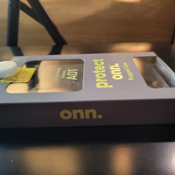 Samsung Galaxy A01 Rugged Phone Case Unopened Damaged Packaging Unopen With Tags - Picture 5 of 11